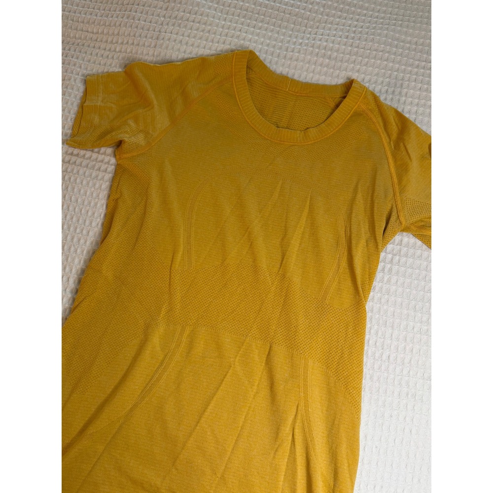 Lululemon Swiftly Tech SS 2.0 Women Size 8 Yellow Short Sleeve Running Shirt